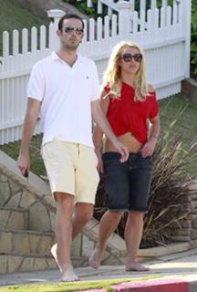Britney Spears feet photo thumbnail