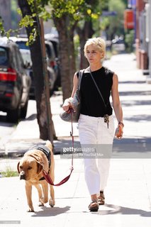 Selma Blair feet photo thumbnail