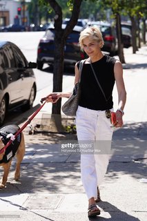 Selma Blair feet photo thumbnail