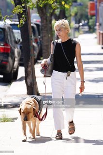Selma Blair feet photo thumbnail