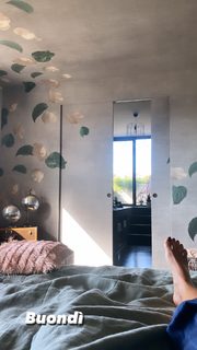 Caterina Balivo feet photo thumbnail
