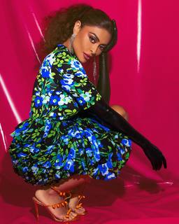 Juliana Paes feet photo thumbnail