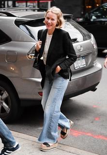 Naomi Watts feet photo thumbnail