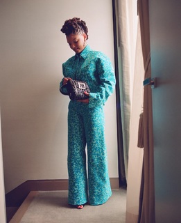 Halle Bailey feet photo thumbnail