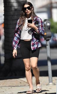Ashley Greene feet photo thumbnail