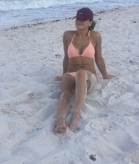 Karolina Kowalkiewicz feet photo thumbnail