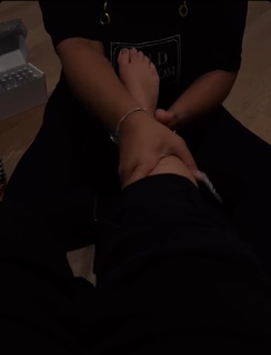 Adrienne Houghton feet photo thumbnail