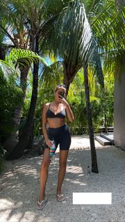 Kara Del Toro feet photo thumbnail