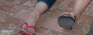 Gwen Stefani feet photo thumbnail