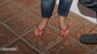 Gwen Stefani feet photo thumbnail