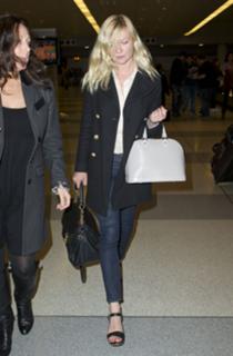 Kirsten Dunst feet photo thumbnail