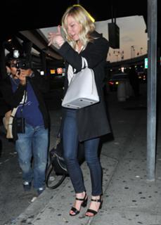 Kirsten Dunst feet photo thumbnail