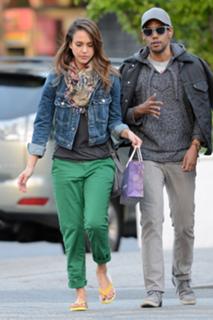 Jessica Alba feet photo thumbnail