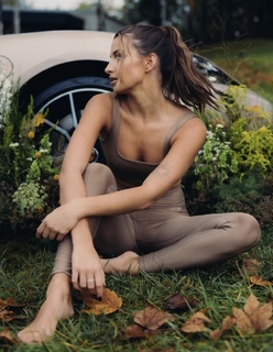 Julia Wieniawa-Narkiewicz feet photo thumbnail