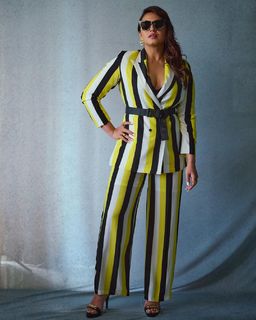 Huma Qureshi feet photo thumbnail