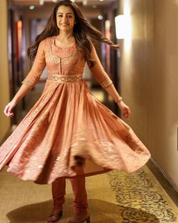 Trisha Krishnan feet photo thumbnail