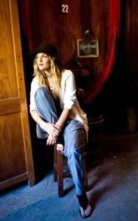 Drew Barrymore feet photo thumbnail