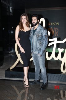 Kriti Sanon feet photo thumbnail