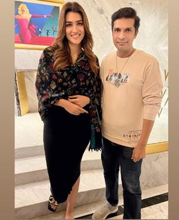 Kriti Sanon feet photo thumbnail