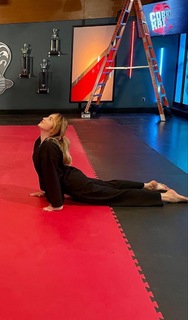 Peyton List feet photo thumbnail