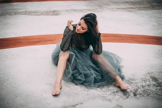 Maite Perroni feet photo thumbnail