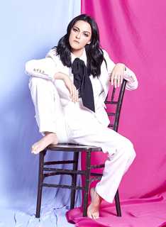 Maite Perroni feet photo thumbnail
