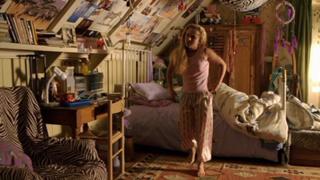 Hayden Panettiere feet photo thumbnail