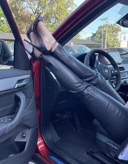 Carla Diaz feet photo thumbnail