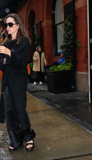 Angelina Jolie feet photo thumbnail