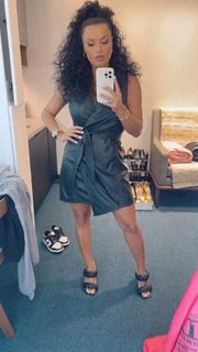 Joy Taylor feet photo thumbnail