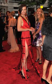 Milla Jovovich feet photo thumbnail