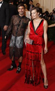 Milla Jovovich feet photo thumbnail