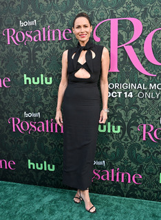Minnie Driver feet photo thumbnail