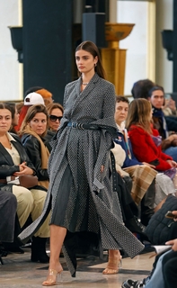 Taylor Hill feet photo thumbnail