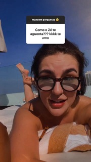 Kéfera Buchmann feet photo thumbnail