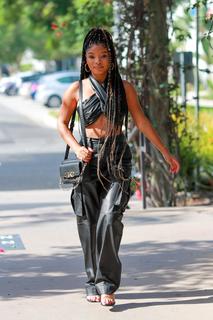 Halle Bailey feet photo thumbnail