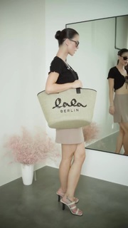 Lena Meyer-Landrut feet photo thumbnail