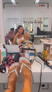 Deborah Secco feet photo thumbnail