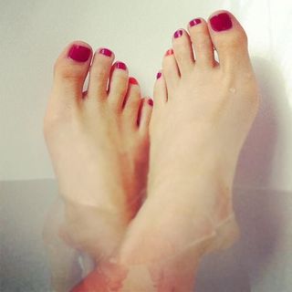 Thalía feet photo thumbnail