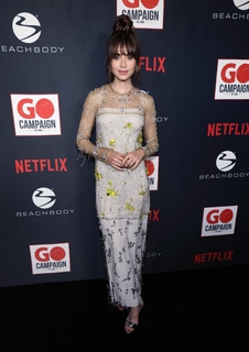 Lily Collins feet photo thumbnail