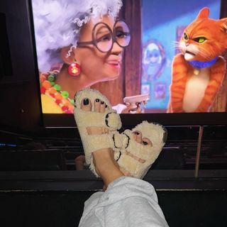 Elisabetta Canalis feet photo thumbnail