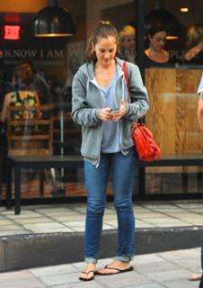 Minka Kelly feet photo thumbnail
