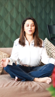 Madhuri Dixit feet photo thumbnail