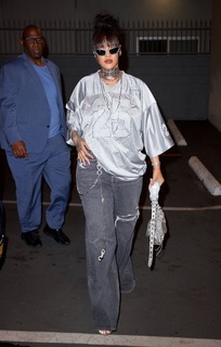 Rihanna feet photo thumbnail
