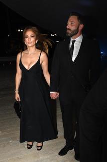 Jennifer Lopez feet photo thumbnail
