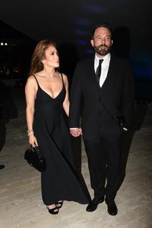 Jennifer Lopez feet photo thumbnail