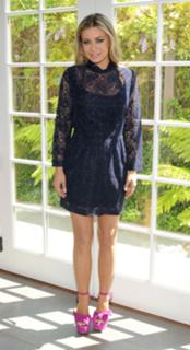 Carmen Electra feet photo thumbnail
