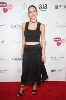 Katharine McPhee feet photo thumbnail