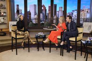 Kelly Ripa feet photo thumbnail