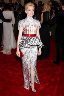 Elizabeth Banks feet photo thumbnail